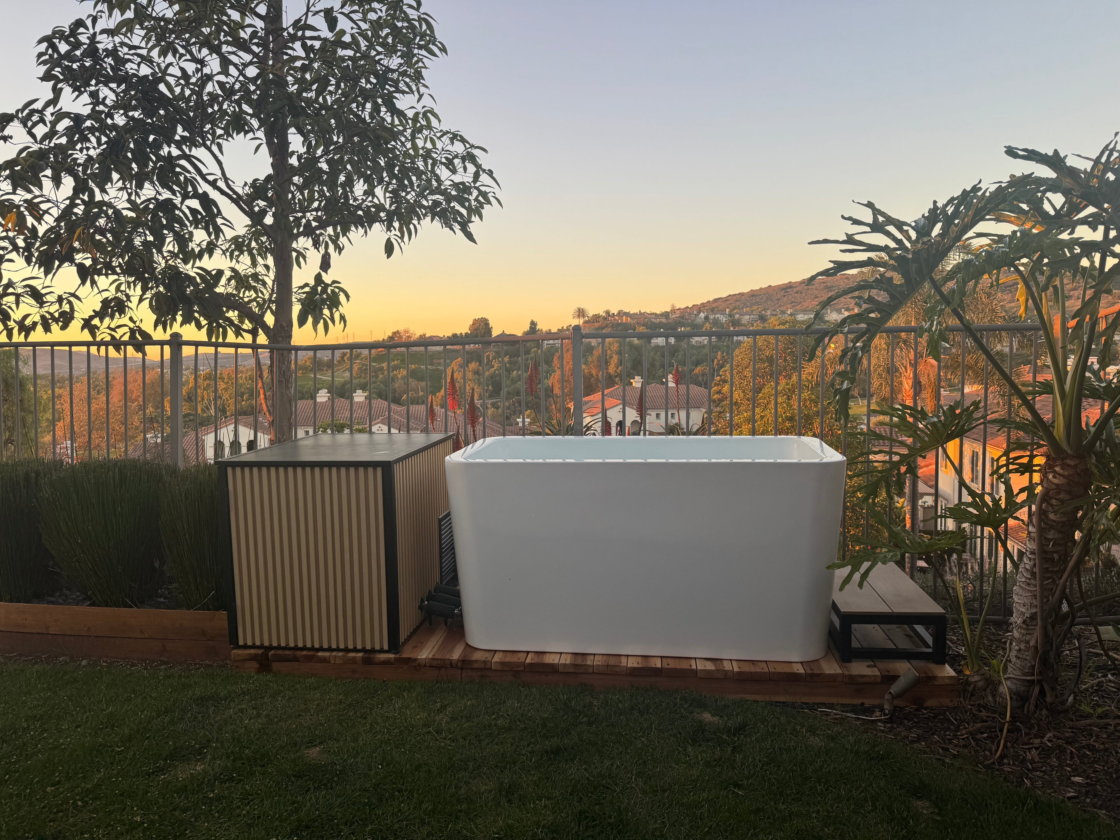 RevX X Tub Acrylic Cold Plunge + LUX Chiller & Filtration System