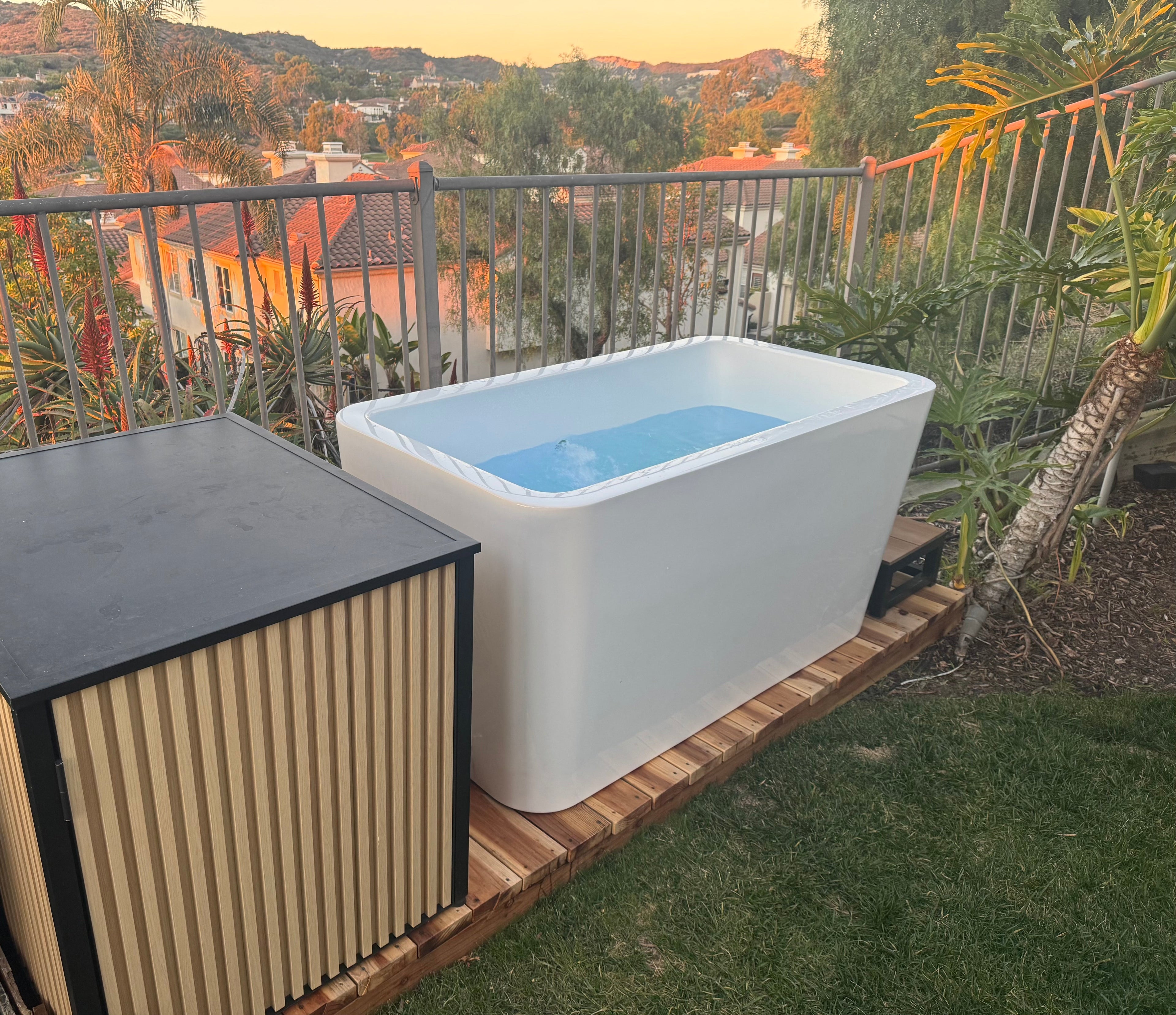 RevX X Tub Acrylic Cold Plunge + LUX Chiller & Filtration System