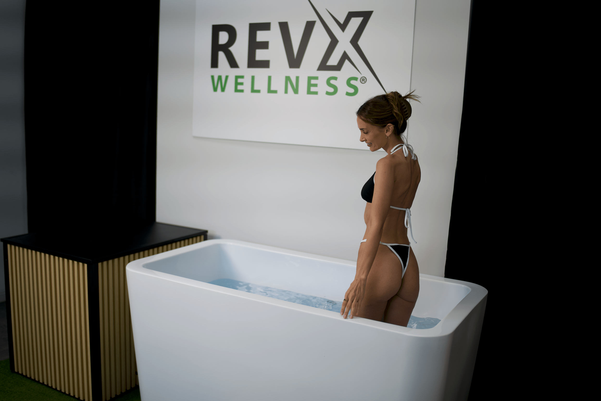 RevX X Tub Acrylic Cold Plunge + LUX Chiller & Filtration System